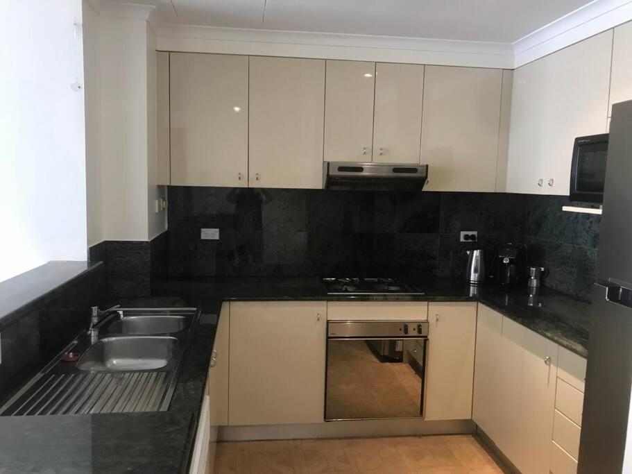 Stunning With Views Of Darling Harbour Sydney